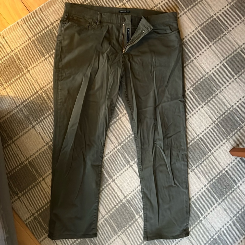 Men’s Lucky Brand green chino pants